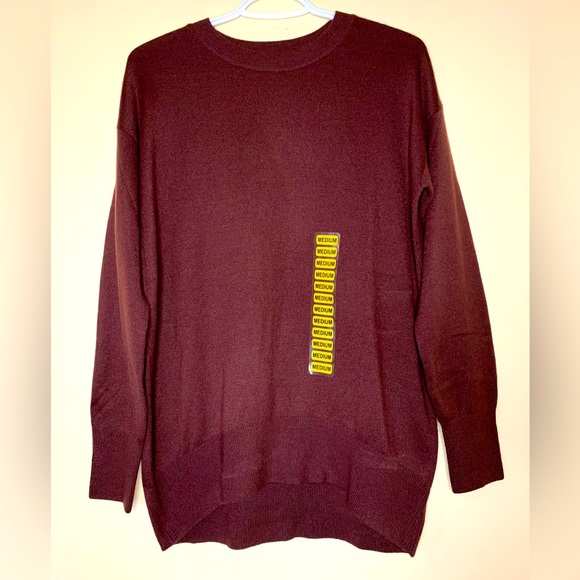 Isaac Mizrahi, size Medium, oversized sweater, NWT, 100% acrylic, plumb color - Picture 1 of 7